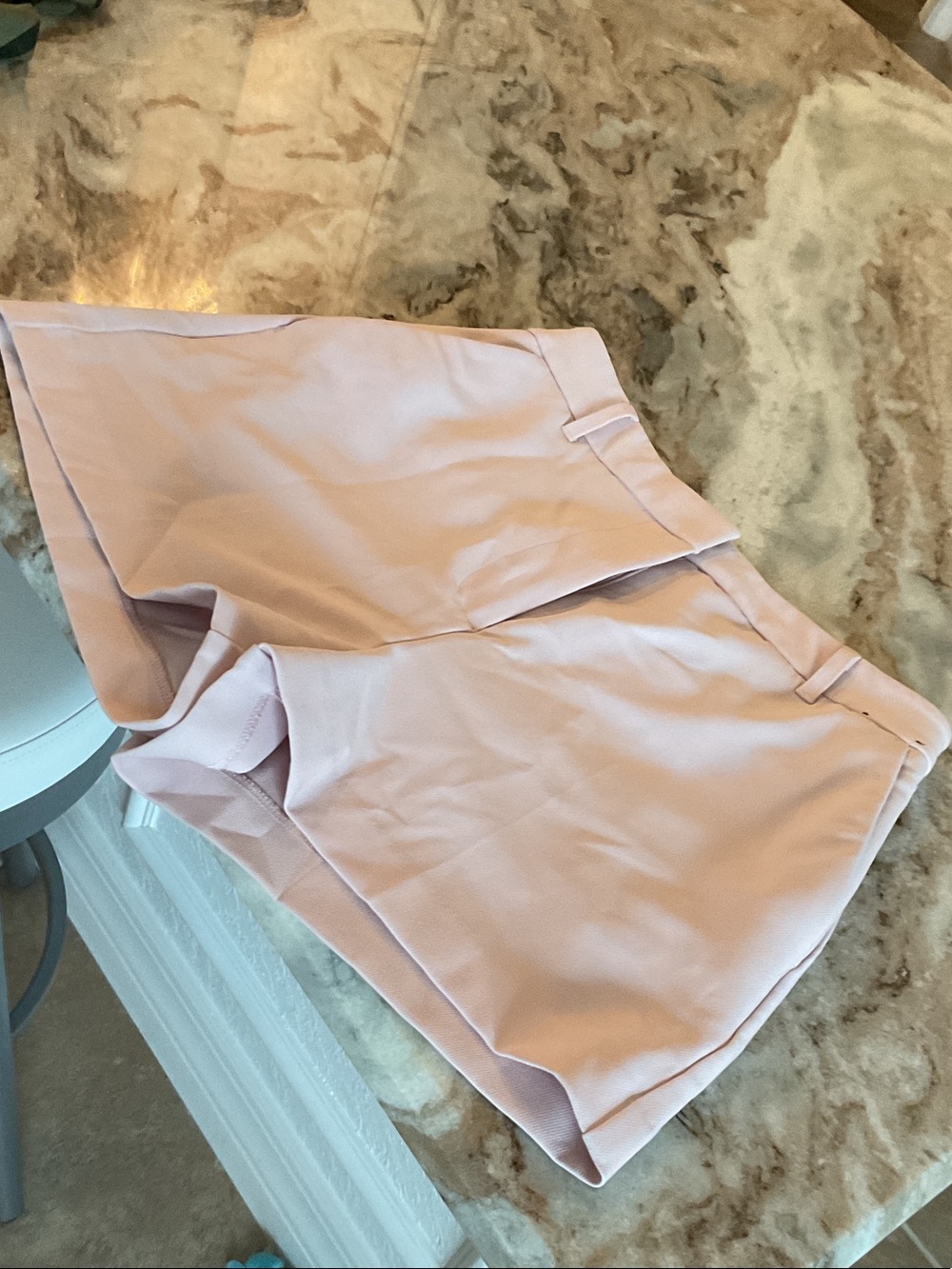 EXPRESS Editor shorts, pale pink, size 6